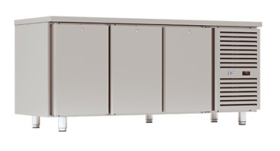 Стол холодильный с тремя дверьми профессиональной серии CRYSTAL PRO 360 D Столы производственные